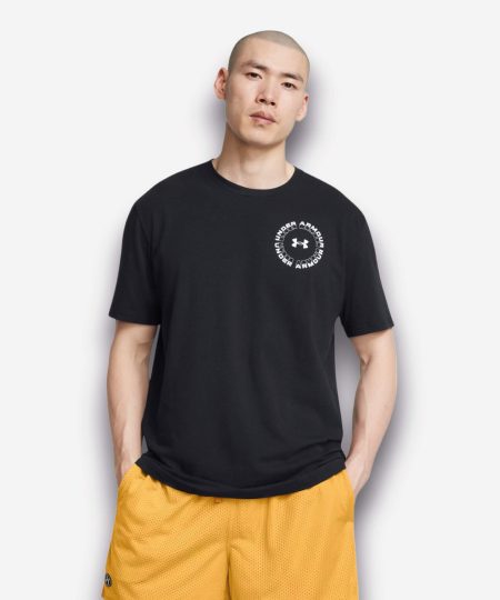 t-shirt Under Armour Radial Wordmark Short Sleeve Shirt ideal para treinos, fitness e crossfit de cor preto